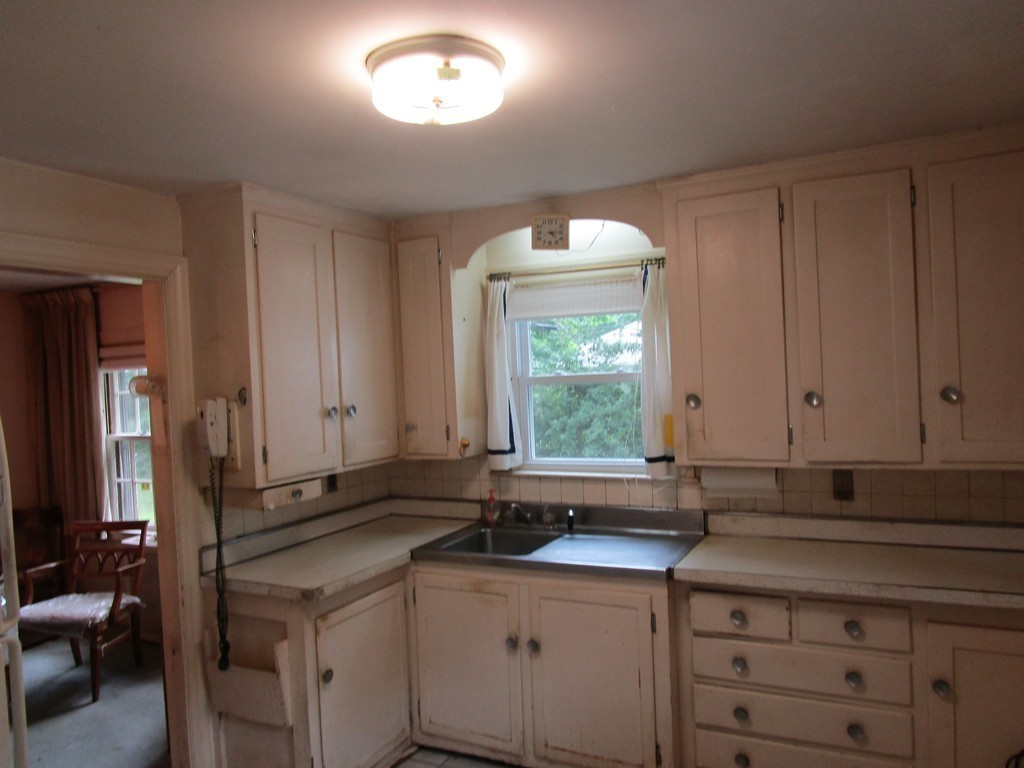 6 Westbrook Road Worcester, MA 01602 - Photo 9 of 23 Gallery Image 9