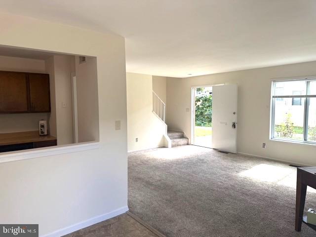 10073 Ridgeline Drive Gaithersburg, MD 20886 - Photo 12 of 26 living area