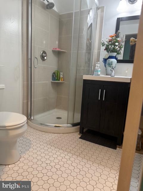 10073 Ridgeline Drive Gaithersburg, MD 20886 - Photo 18 of 26 2nd full bathroom