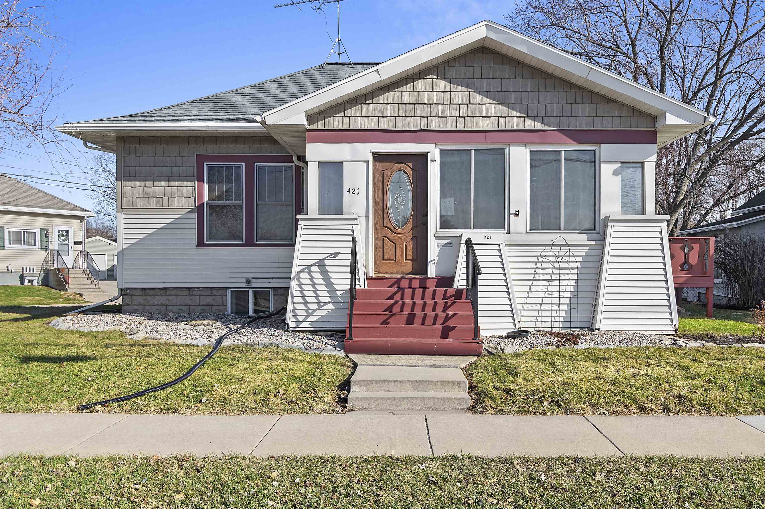 421 Ahnaip Street Menasha, WI 54952 - Photo 1 of 1
