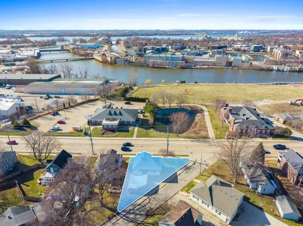 $189,900 | 421 Ahnaip Street, Menasha, WI 54952