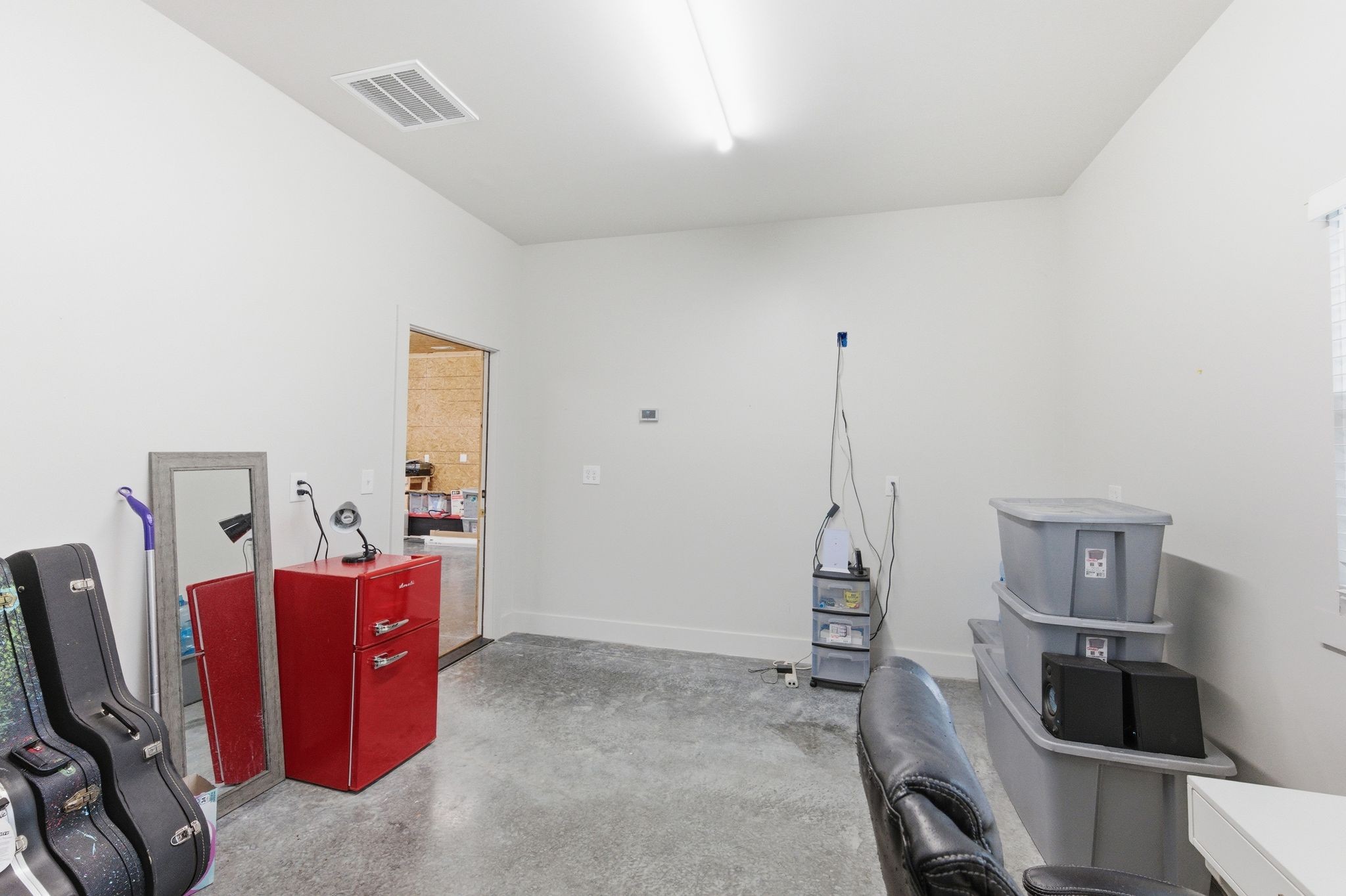 577 Box House Road Belvidere, TN 37306 - Photo 55 of 77 a room with a window and gym equipment