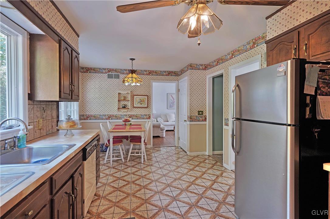 3509 Margate Road Bethlehem, PA 18020 - Photo 11 of 31 Kitchen