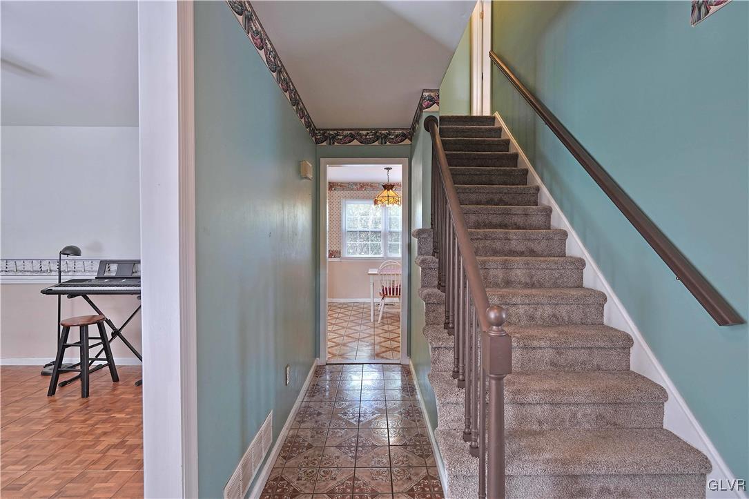 3509 Margate Road Bethlehem, PA 18020 - Photo 7 of 31 Front entrance foyer