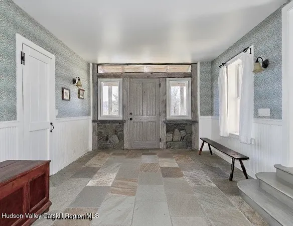 a view of an entryway with a livingroom