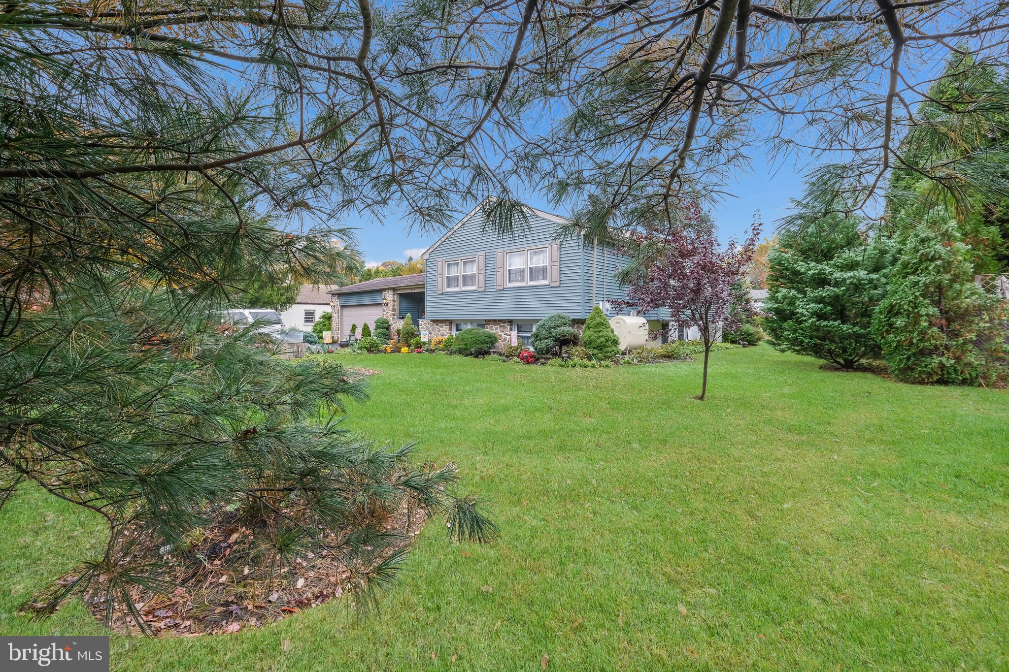 885 West County Line Road Warminster, PA 18974 - Photo 3 of 37