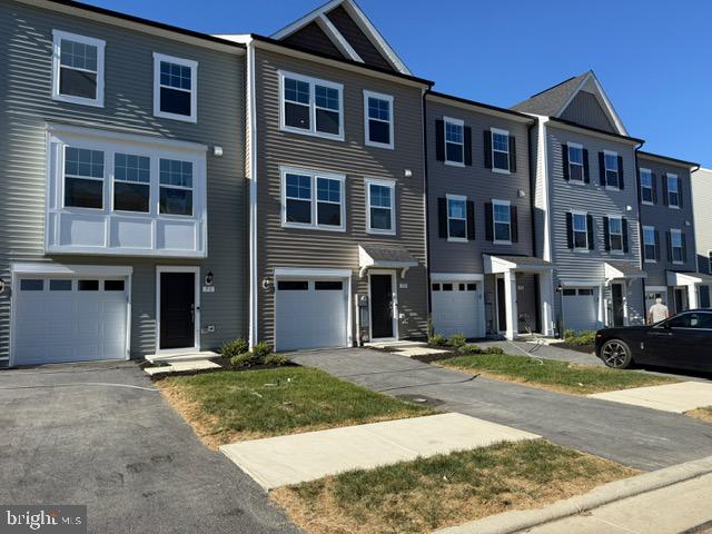a view of a yard in front of a building
