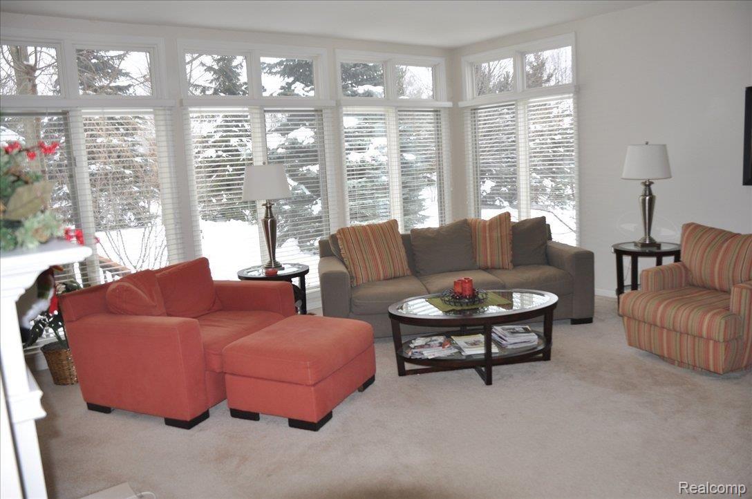 1994 Rainbow Drive Rochester, MI 48306 - Photo 11 of 25 Living Room