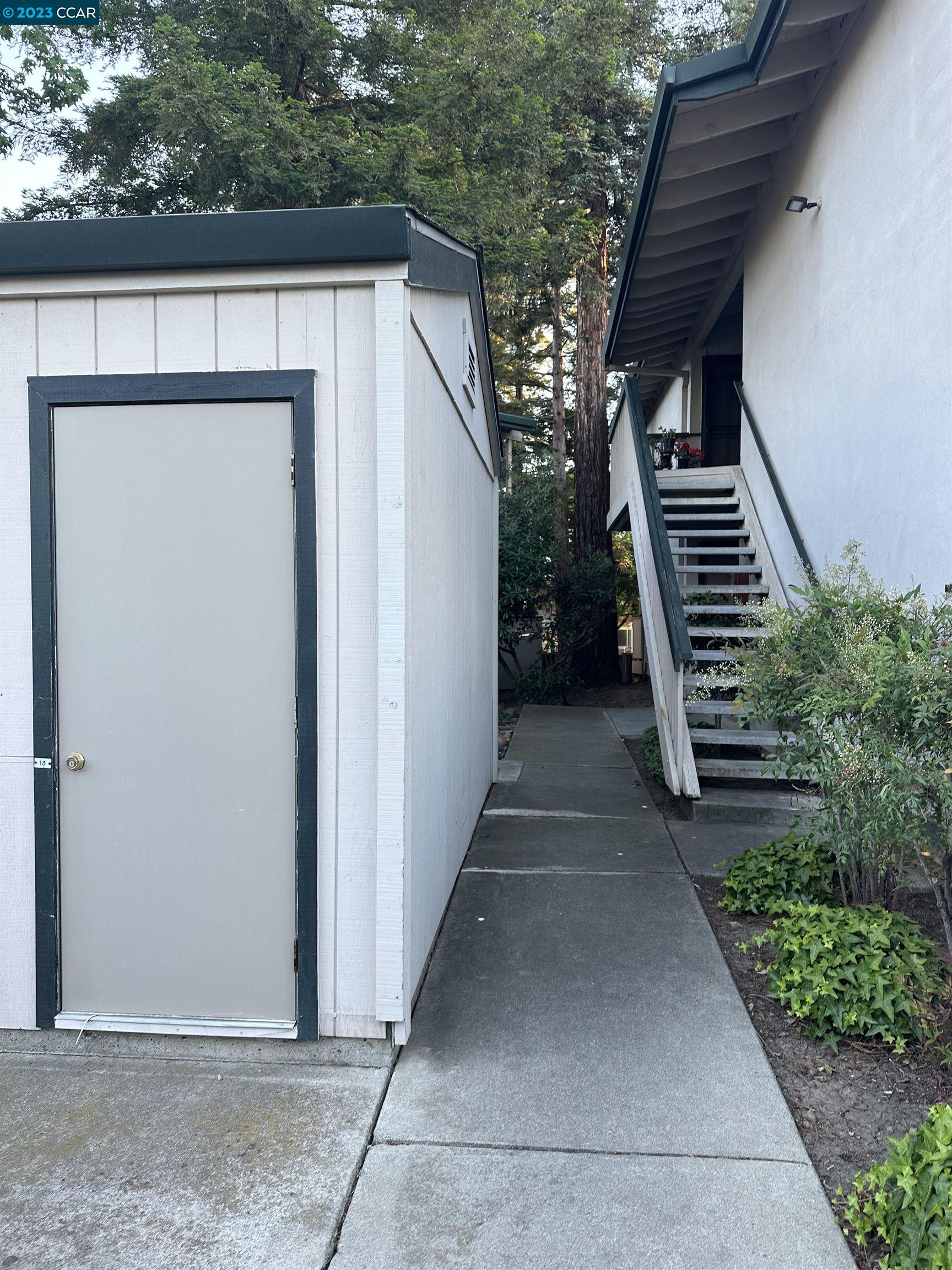 5460 Concord Boulevard Concord, CA 94521 - Photo 3 of 35 a view of entryway