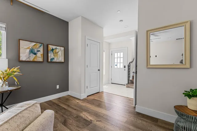 a view of livingroom furniture