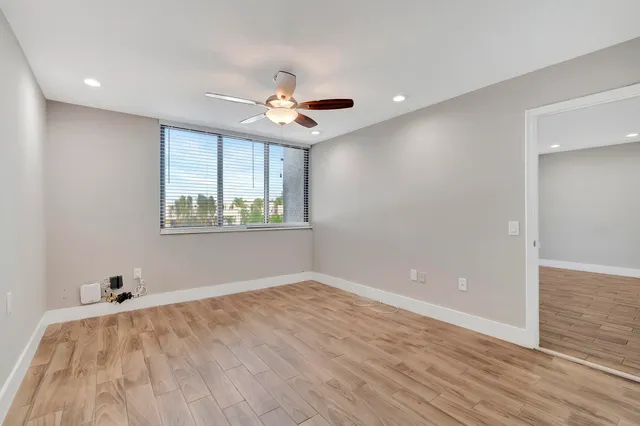 $250,000 | 4248 Deste Court, Unit 202, Lake Worth, FL 33467