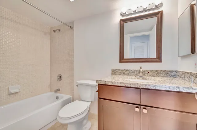 $250,000 | 4248 Deste Court, Unit 202, Lake Worth, FL 33467