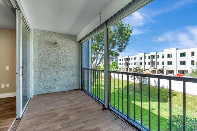 $250,000 | 4248 Deste Court, Unit 202, Lake Worth, FL 33467