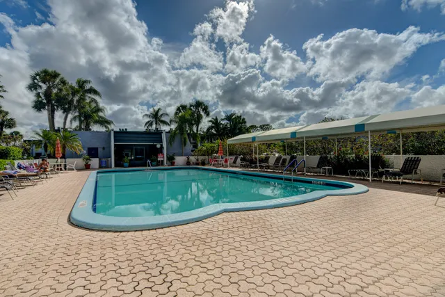 $250,000 | 4248 Deste Court, Unit 202, Lake Worth, FL 33467