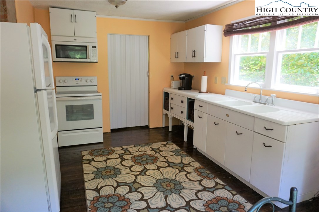 3649 Chestnut Hill Road Crumpler, NC 28617 - Photo 6 of 29 Gallery Image 6