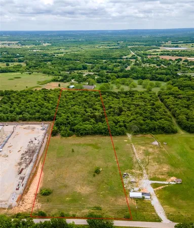 a view of an outdoor space