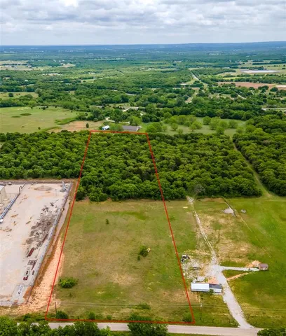 a view of an outdoor space