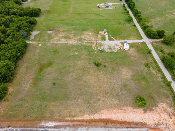 a view of a yard