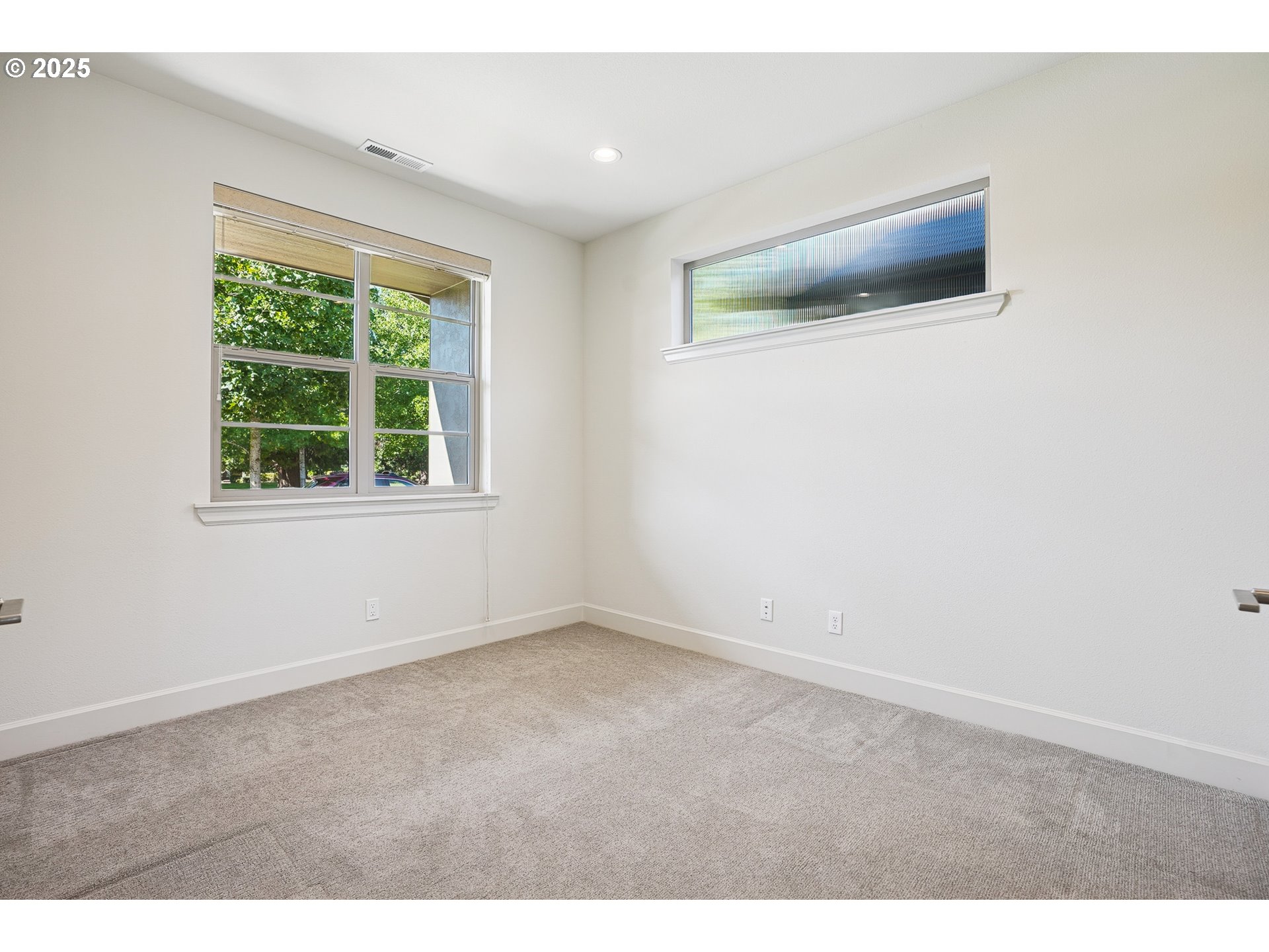 29280 Southwest Costa Circle East Wilsonville, OR 97070 - Photo 3 of 48