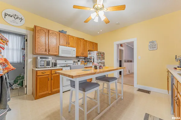 $150,000 | 216 Wyatt Avenue, Lincoln, IL 62656