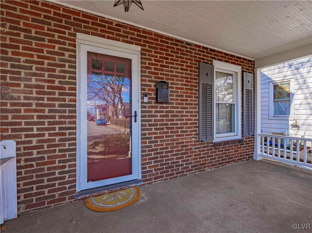 723 Hawthorne Road Bethlehem, PA 18018 - Photo 3 of 24 Gallery Image 3