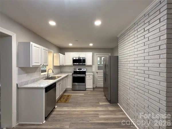 $2,100 | 2745 Dogwood Avenue, Charlotte, NC 28206