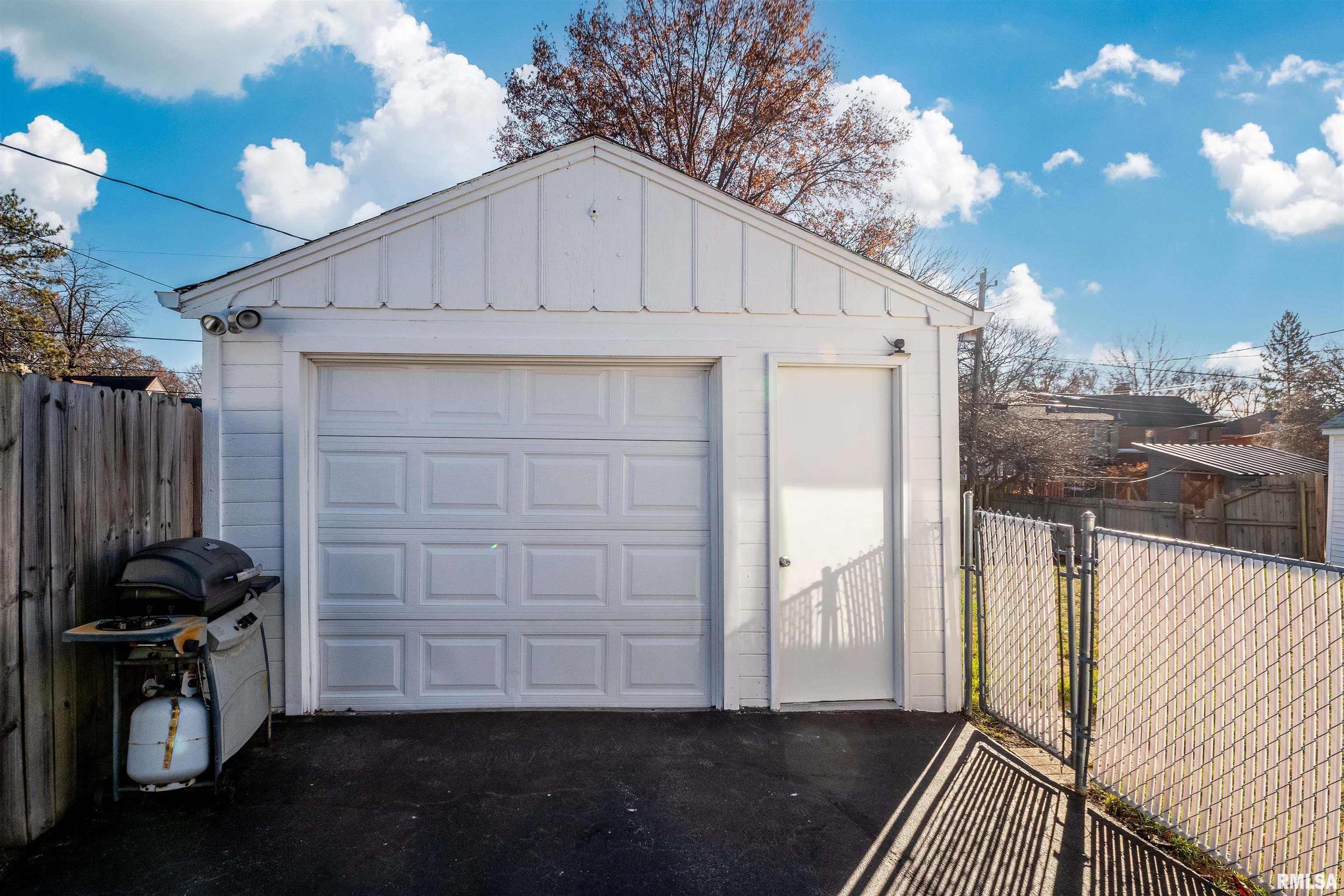 814 West Ridge Road Peoria, IL 61614 - Photo 5 of 34