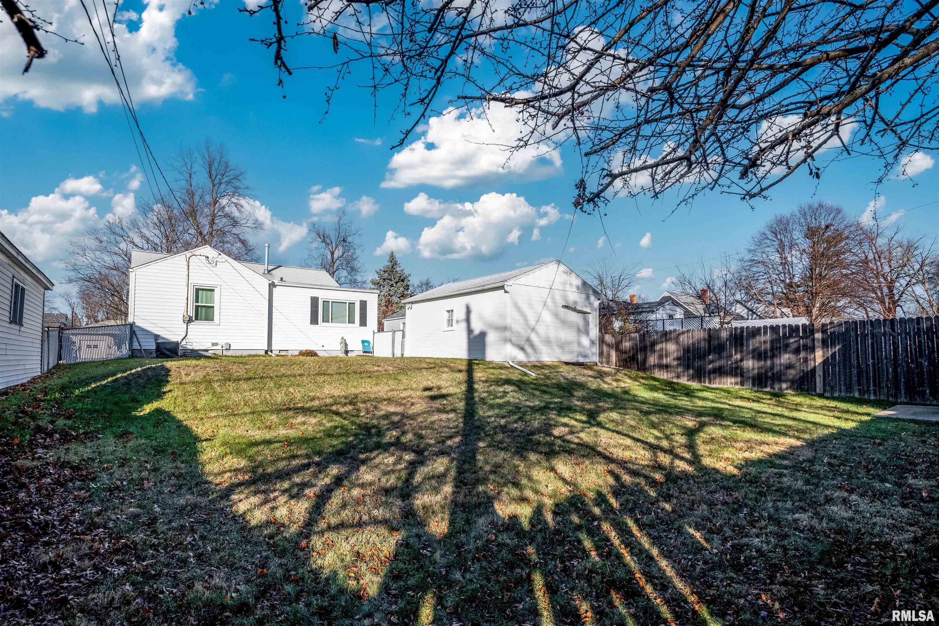 814 West Ridge Road Peoria, IL 61614 - Photo 6 of 34