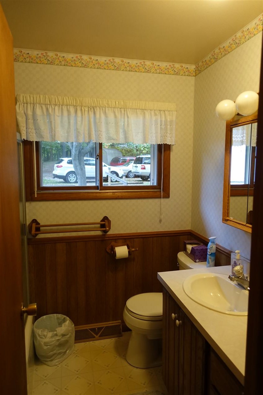 412 Highview Road Traverse City, MI 49696 - Photo 13 of 26 1824665-12.JPG