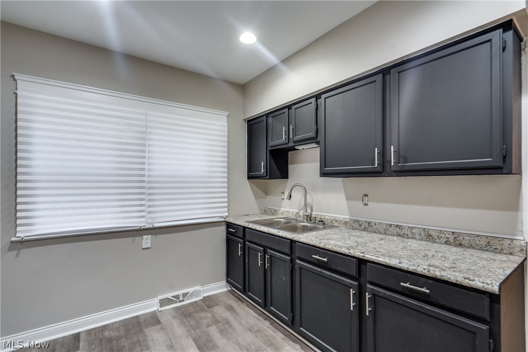 934 Royal Road Cleveland, OH 44110 - Photo 7 of 17