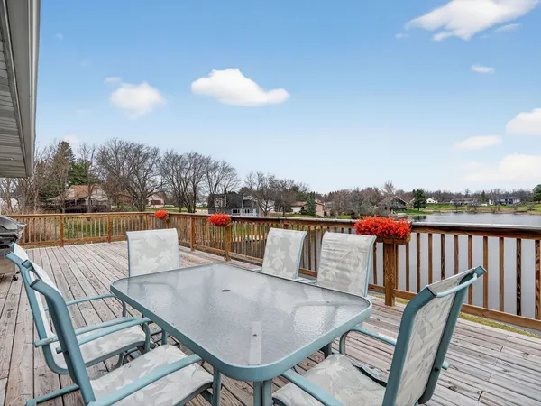 $325,000 | 516 Crestview Drive, Sherrard, IL 61281