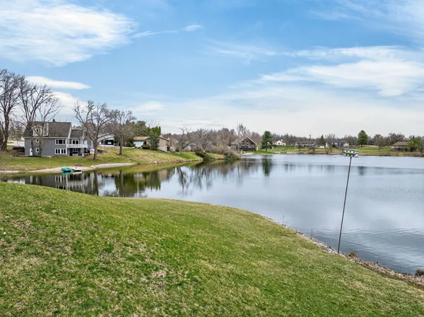 $325,000 | 516 Crestview Drive, Sherrard, IL 61281