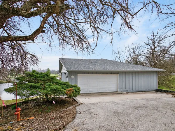 $325,000 | 516 Crestview Drive, Sherrard, IL 61281