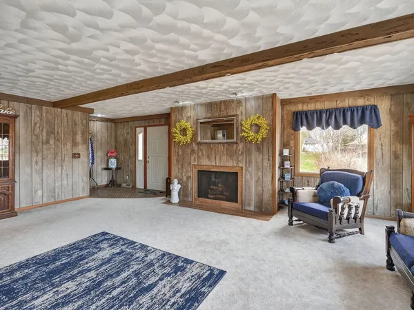 $325,000 | 516 Crestview Drive, Sherrard, IL 61281