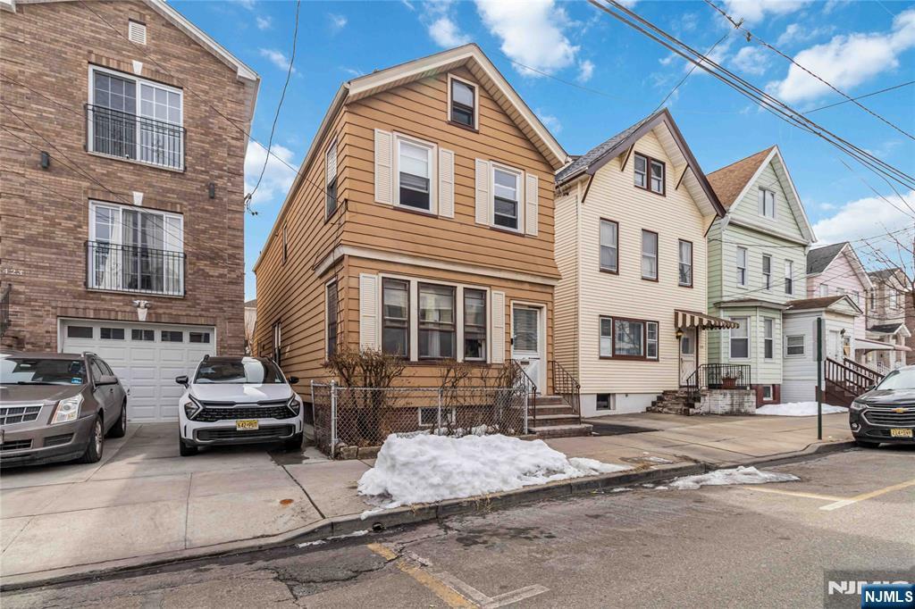 421 Central Avenue Harrison, NJ 07029 - Photo 2 of 20