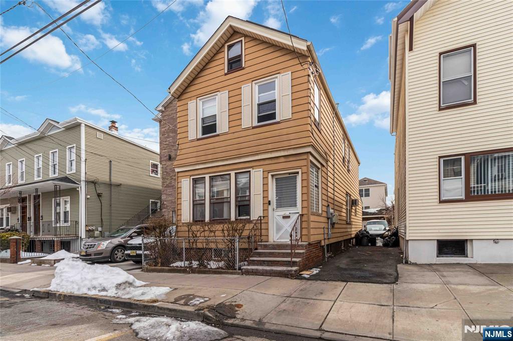 421 Central Avenue Harrison, NJ 07029 - Photo 3 of 20