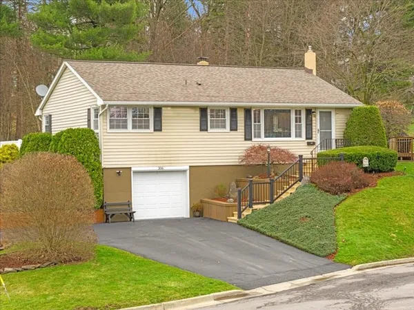 $259,900 | 306 Doyleson Avenue, Endicott, NY 13760