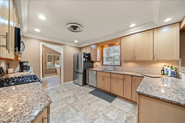 $259,900 | 306 Doyleson Avenue, Endicott, NY 13760