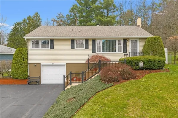 $259,900 | 306 Doyleson Avenue, Endicott, NY 13760