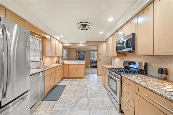 $259,900 | 306 Doyleson Avenue, Endicott, NY 13760