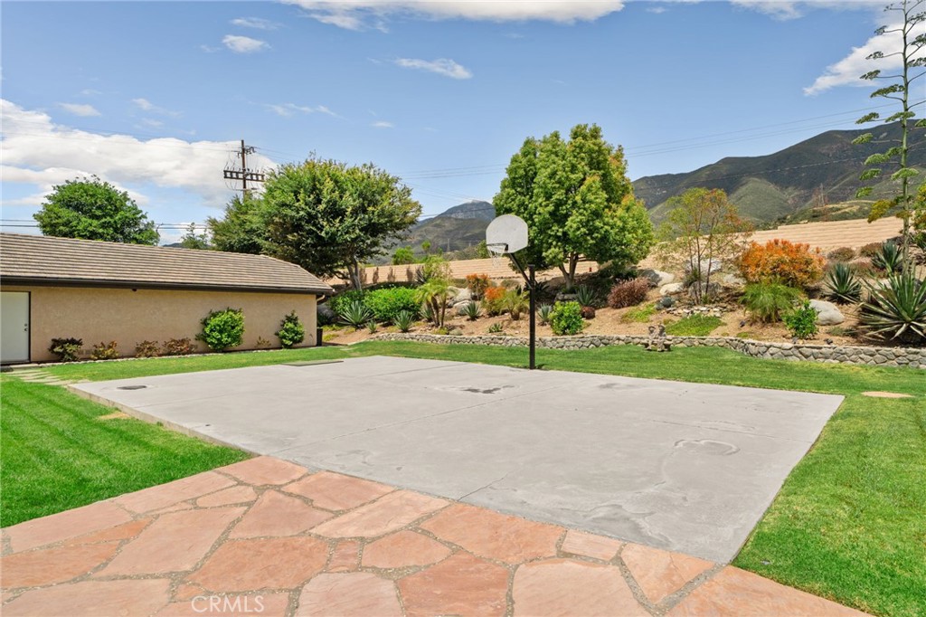 5297 Amethyst Street Rancho Cucamonga, CA 91737 - Photo 53 of 64 a front view of house with yard and green space
