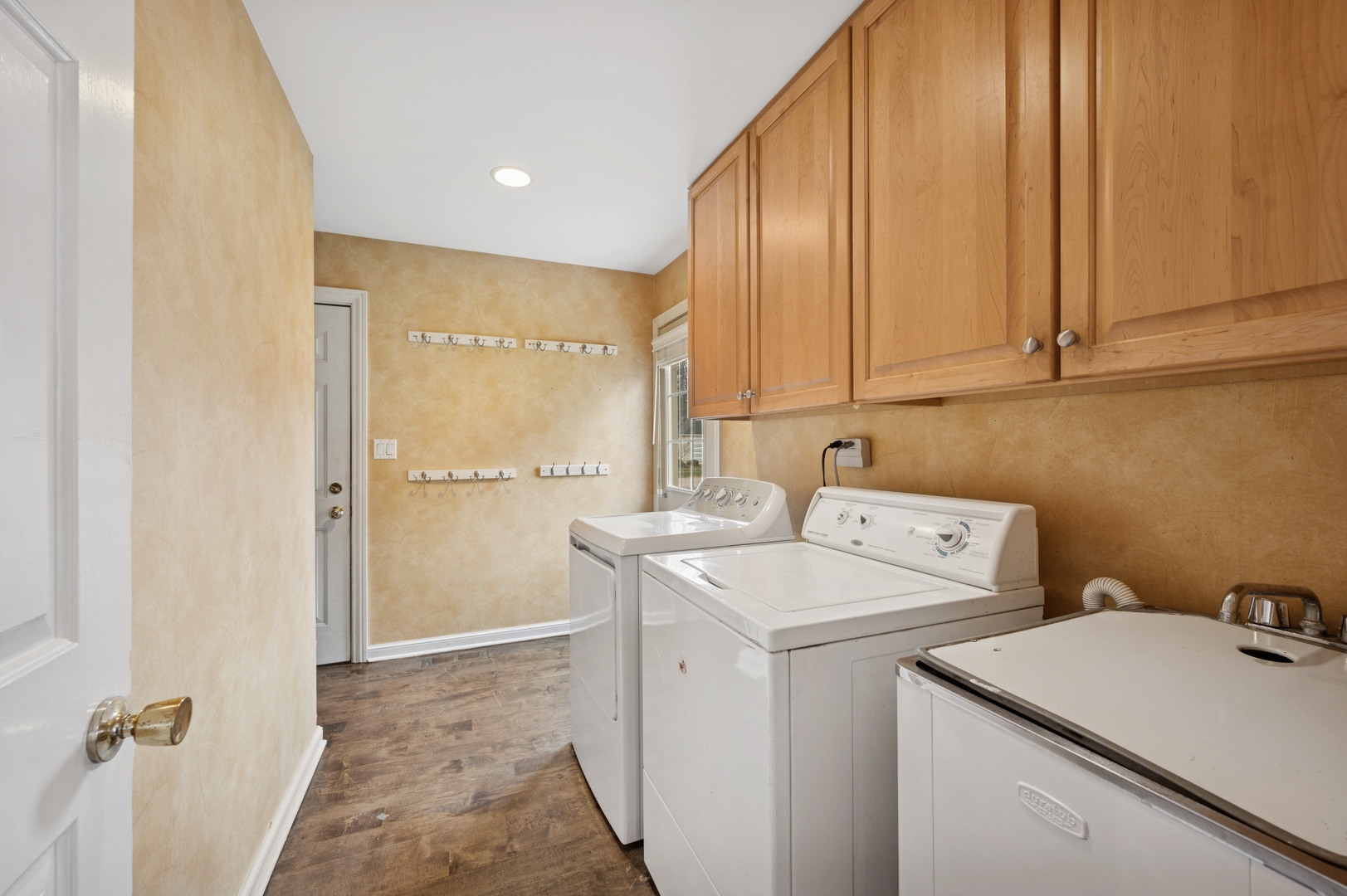 3844 Grace Lane Glenview, IL 60025 - Photo 28 of 34 a utility room with dryer and washer
