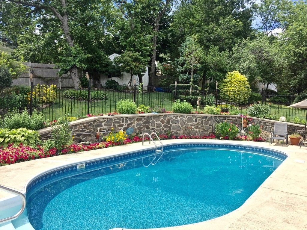 12 Lucia Road Marblehead, MA 01945 - Photo 4 of 28