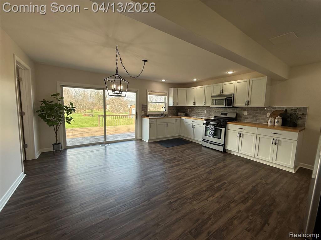 1496 Wiggins Road Fenton, MI 48430 - Photo 3 of 29