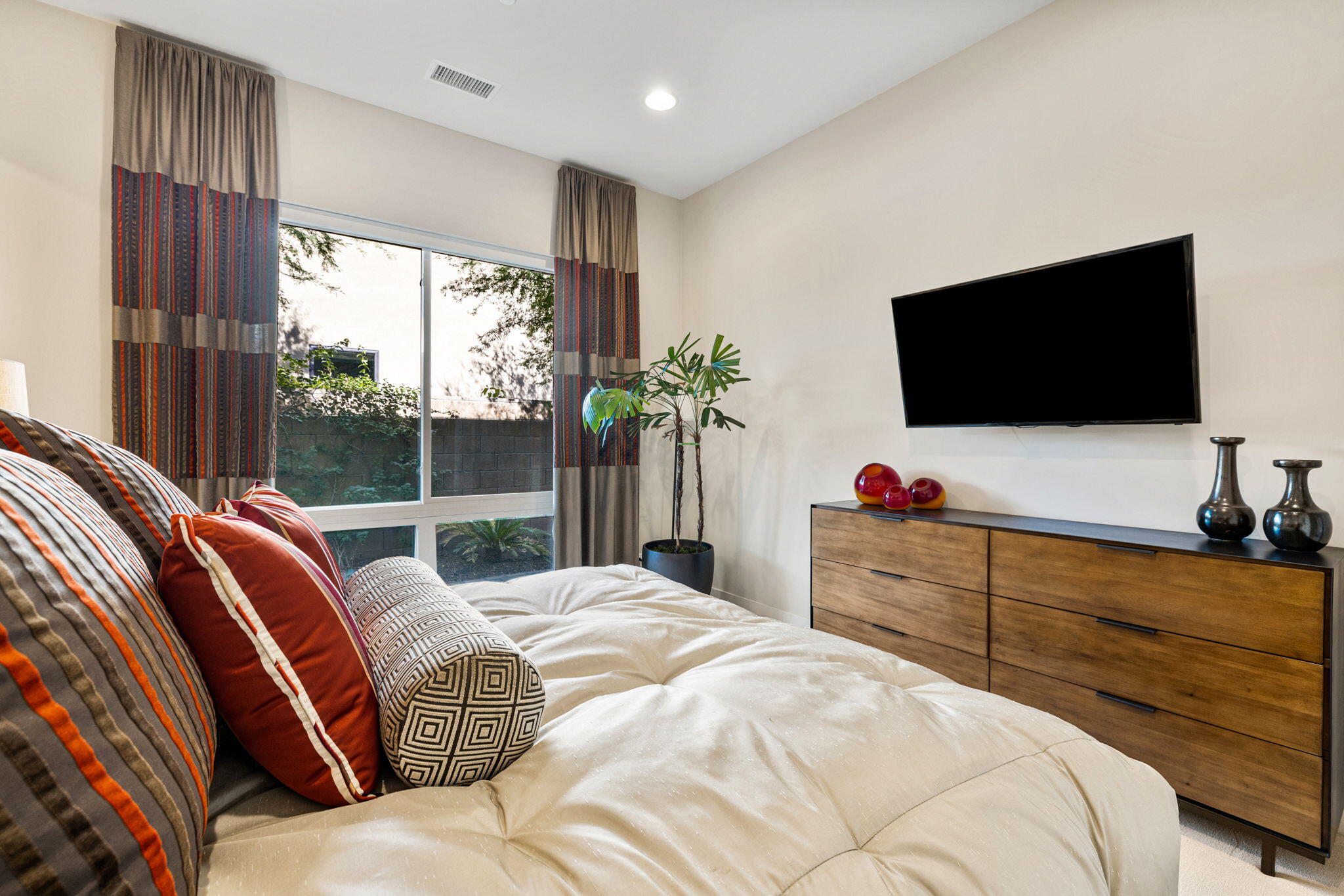 5 Via Merenda Rancho Mirage, CA 92270 - Photo 65 of 84 a bedroom with a bed and a flat screen tv