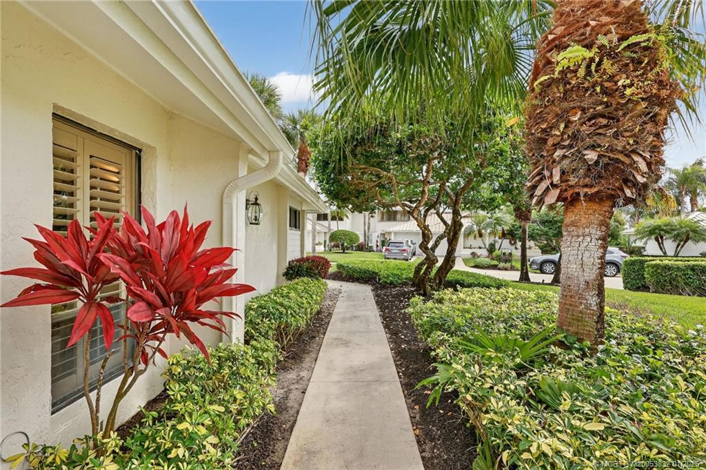 5627 Southeast Foxcross Place Stuart, FL 34997 - Photo 5 of 72 Exterior