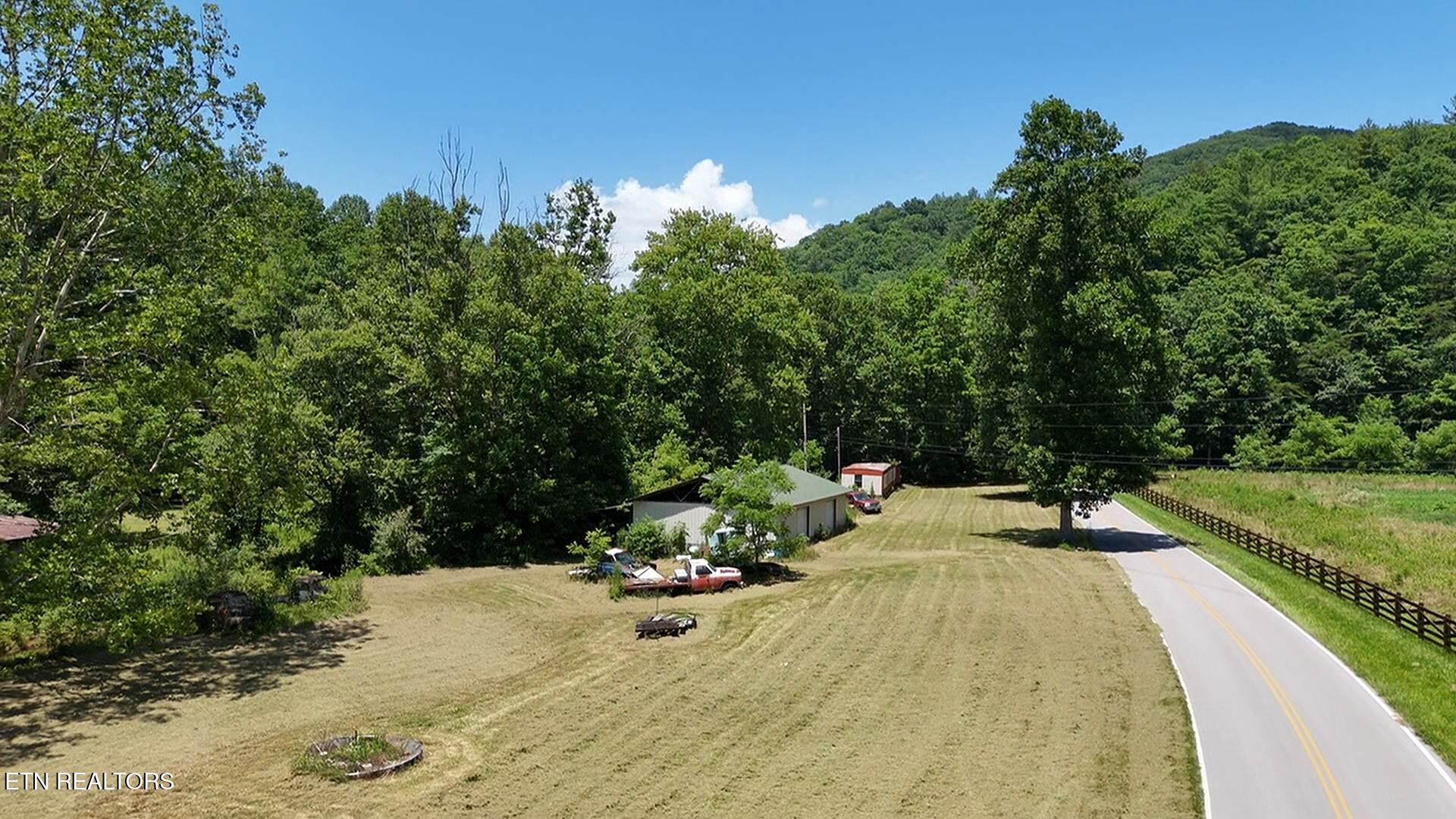 3894 Buffalo Road Oneida, TN 37841 - Photo 2 of 38 6-br