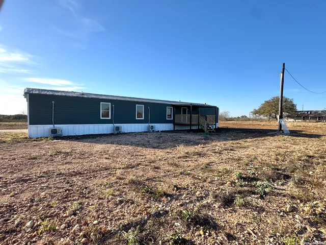 $272,000 | 2811 County Road 467, Devine, TX 78016