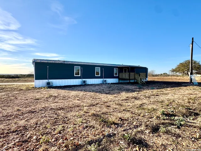 $272,000 | 2811 County Road 467, Devine, TX 78016