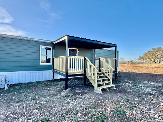 $272,000 | 2811 County Road 467, Devine, TX 78016